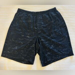Men’s Lululemon Pace Breaker Linerless Short 7" Size L, Camo